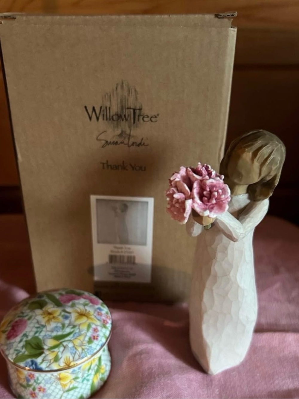 Willow Tree Figurine Holding Pink Floral 💐Bouquet